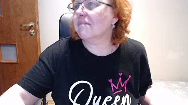 Snapshot of JoannaAndNeighbour chatting on 02.04.25 JoannaAndNeighbour online show from 02.04.25