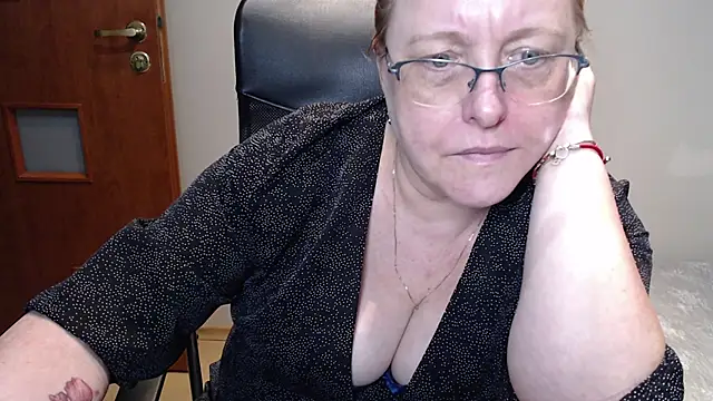 Snapshot of JoannaAndNeighbour chatting on 02.07.25 JoannaAndNeighbour online show from 02.07.25