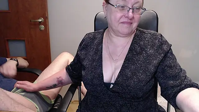 Snapshot of JoannaAndNeighbour chatting on 02.09.25 JoannaAndNeighbour online show from 02.09.25