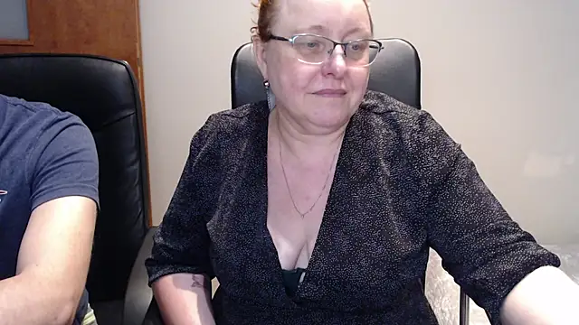 Snapshot of JoannaAndNeighbour chatting on 02.09.25 JoannaAndNeighbour online show from 02.09.25