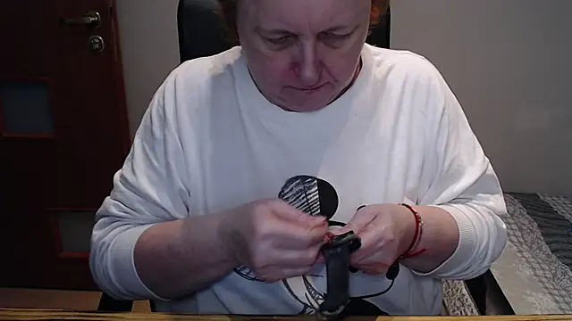 Snapshot of JoannaAndNeighbour chatting on 02.15.25 JoannaAndNeighbour online show from 02.15.25