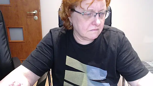 Snapshot of JoannaAndNeighbour chatting on 02.17.25 JoannaAndNeighbour online show from 02.17.25