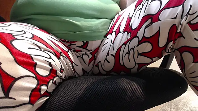 Snapshot of JoannaAndNeighbour chatting on 02.18.25 JoannaAndNeighbour online show from 02.18.25