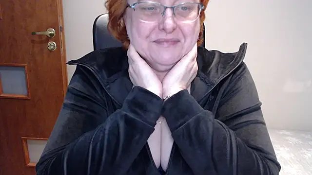 Snapshot of JoannaAndNeighbour chatting on 02.24.25 JoannaAndNeighbour online show from 02.24.25