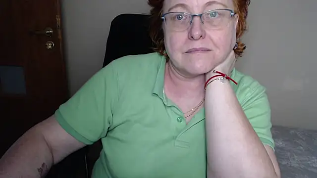 Snapshot of JoannaAndNeighbour chatting on 02.26.25 JoannaAndNeighbour online show from 02.26.25