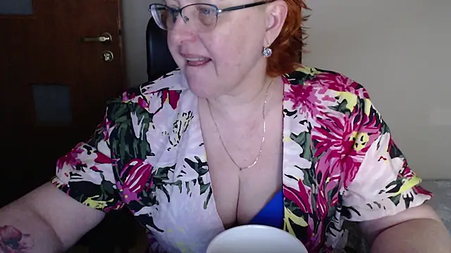 Snapshot of JoannaAndNeighbour chatting on 03.03.25 JoannaAndNeighbour online show from 03.03.25