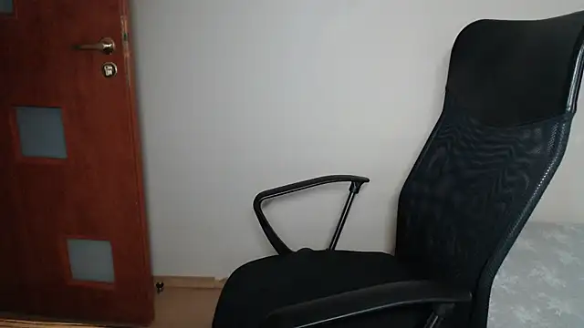 Snapshot of JoannaAndNeighbour chatting on 03.20.25 JoannaAndNeighbour online show from 03.20.25