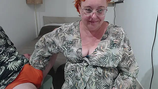 Snapshot of JoannaAndNeighbour chatting on 09.21.25 JoannaAndNeighbour online show from 09.21.25