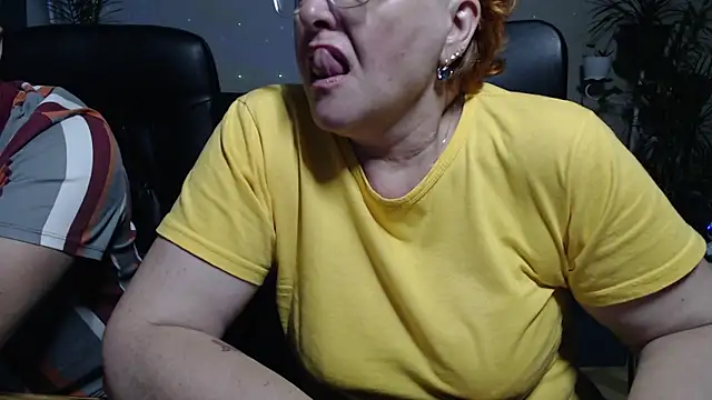 Snapshot of JoannaAndNeighbour chatting on 09.25.25 JoannaAndNeighbour online show from 09.25.25