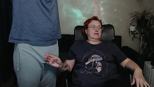 Snapshot of JoannaAndNeighbour chatting on 09.27.25 JoannaAndNeighbour online show from 09.27.25