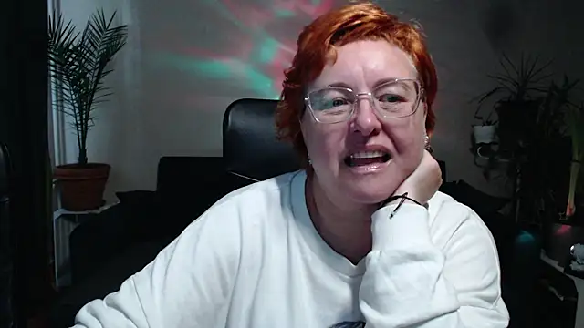 Snapshot of JoannaAndNeighbour chatting on 10.17.25 JoannaAndNeighbour online show from 10.17.25