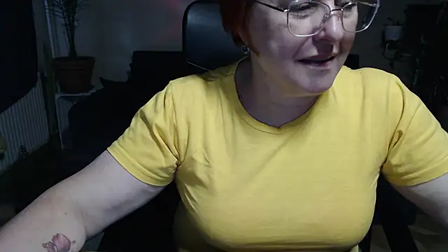 Snapshot of JoannaAndNeighbour chatting on 10.21.25 JoannaAndNeighbour online show from 10.21.25