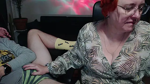 Snapshot of JoannaAndNeighbour chatting on 10.23.25 JoannaAndNeighbour online show from 10.23.25