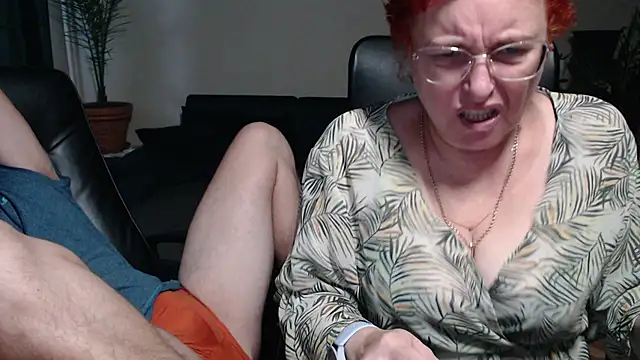 Snapshot of JoannaAndNeighbour chatting on 10.26.25 JoannaAndNeighbour online show from 10.26.25