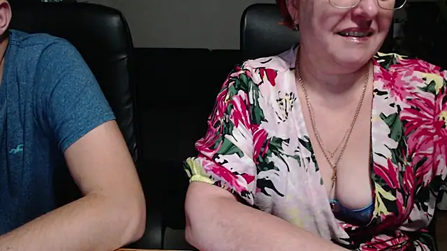 Snapshot of JoannaAndNeighbour chatting on 10.28.25 JoannaAndNeighbour online show from 10.28.25