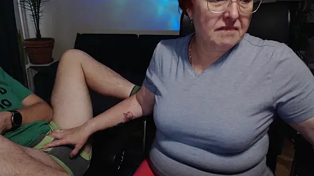 Snapshot of JoannaAndNeighbour chatting on 10.31.25 JoannaAndNeighbour online show from 10.31.25