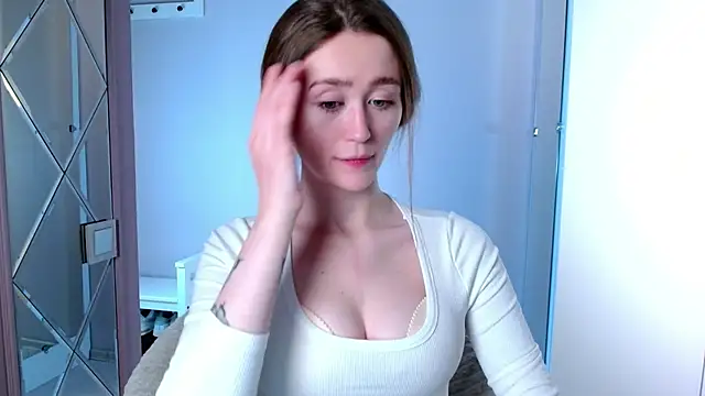 Snapshot of millllina chatting on 12.15.24 millllina online show from 12.15.24