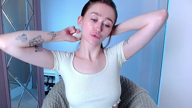 Snapshot of millllina chatting on 12.20.24 millllina online show from 12.20.24