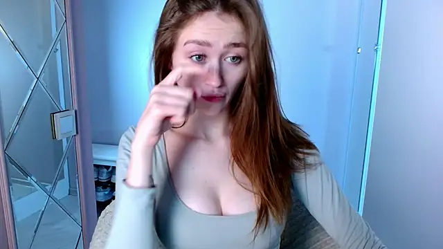 Snapshot of millllina chatting on 01.15.25 millllina online show from 01.15.25