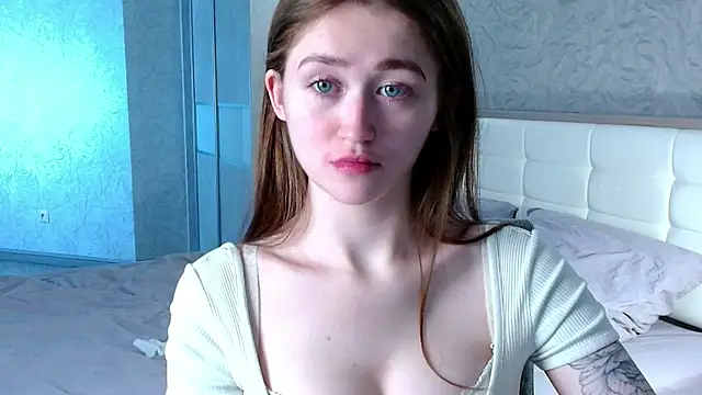 Snapshot of millllina chatting on 03.22.25 millllina online show from 03.22.25