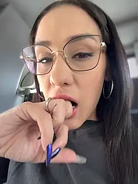 Snapshot of __IRIS__ chatting on 09.16.25 IRIS online show from 09.16.25