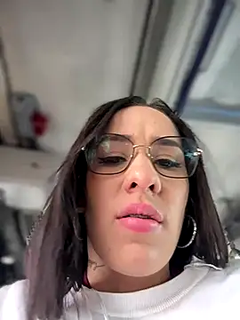 Snapshot of __IRIS__ chatting on 09.19.25 IRIS online show from 09.19.25