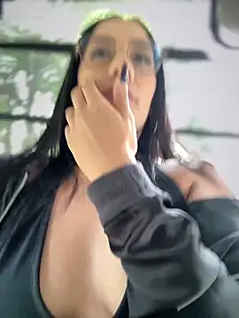 Snapshot of __IRIS__ chatting on 10.08.25 IRIS online show from 10.08.25