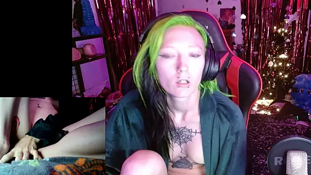 alicewonder09 online show from 12.23.25