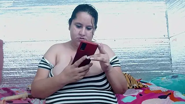 Snapshot of EMILY-NESSA chatting on 02.24.25 EMILY-NESSA online show from 02.24.25