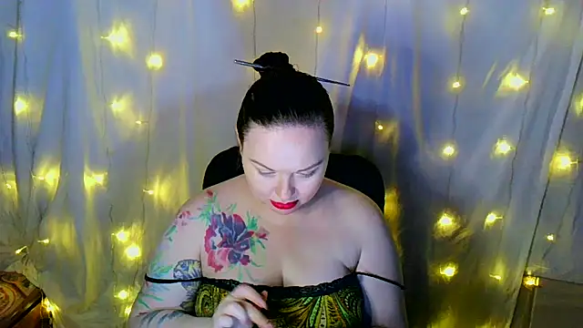 Snapshot of Victoria_Marks chatting on 09.27.25 Victoria Marks online show from 09.27.25