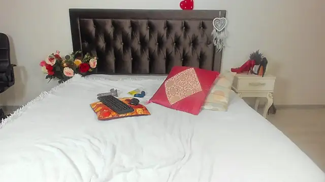 MarciaColins online show from 10.25.25