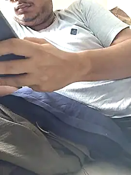 Snapshot of thebrownboi01 chatting on 09.28.25 thebrownboi01 online show from 09.28.25