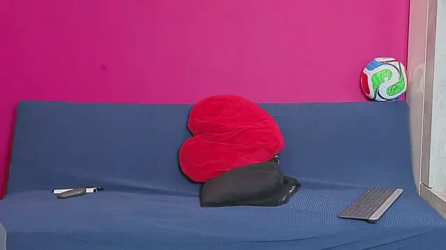 Young Strawberryy online show from 06.13.26