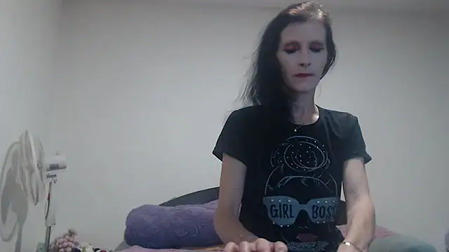 Snapshot of Bonny_Ella chatting on 12.15.24 Bonny Ella online show from 12.15.24