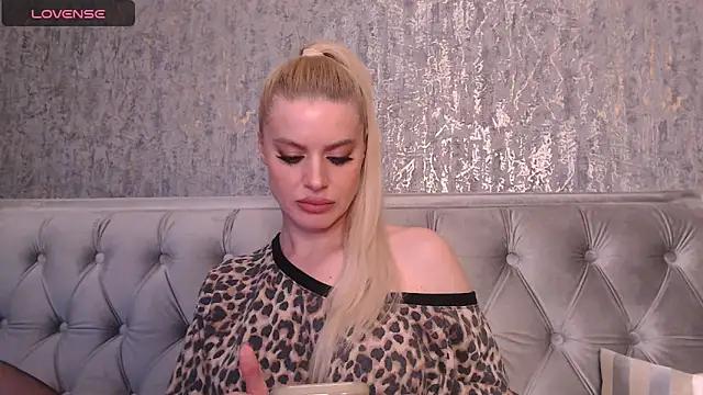 BlondieStar online show from 01.19.25