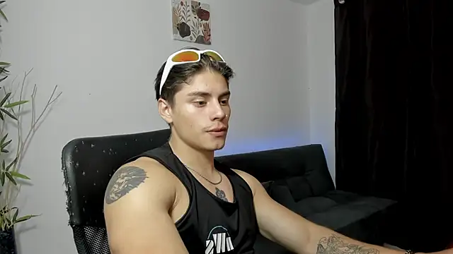 Snapshot of Giordano_Russo chatting on 12.15.24 Giordano Russo online show from 12.15.24