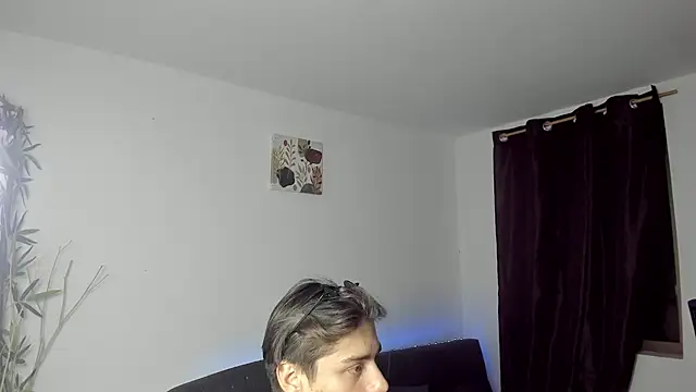 Snapshot of Giordano_Russo chatting on 12.20.24 Giordano Russo online show from 12.20.24
