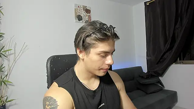 Snapshot of Giordano_Russo chatting on 12.26.24 Giordano Russo online show from 12.26.24