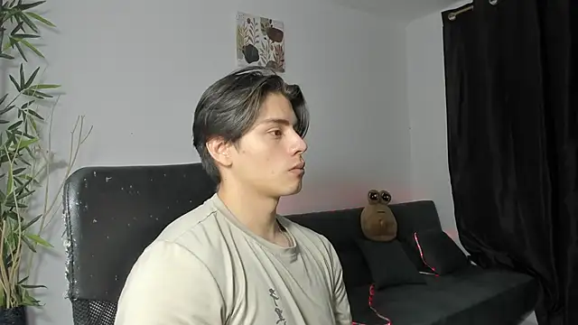 Snapshot of Giordano_Russo chatting on 01.05.25 Giordano Russo online show from 01.05.25