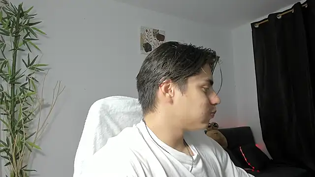 Snapshot of Giordano_Russo chatting on 01.06.25 Giordano Russo online show from 01.06.25