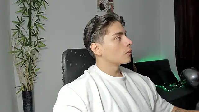 Snapshot of Giordano_Russo chatting on 01.23.25 Giordano Russo online show from 01.23.25