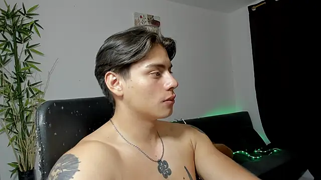 Snapshot of Giordano_Russo chatting on 02.06.25 Giordano Russo online show from 02.06.25