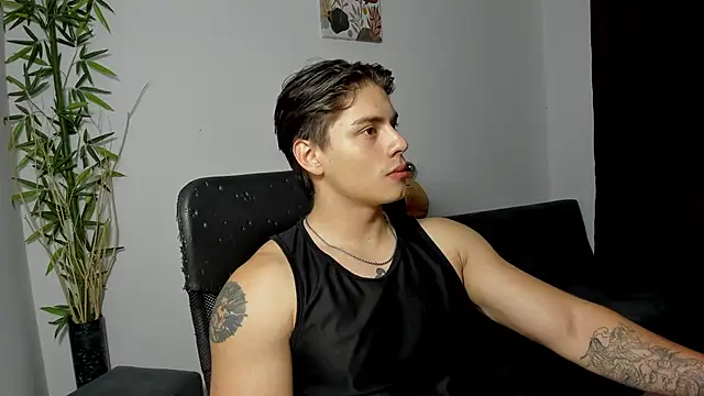 Snapshot of Giordano_Russo chatting on 02.12.25 Giordano Russo online show from 02.12.25
