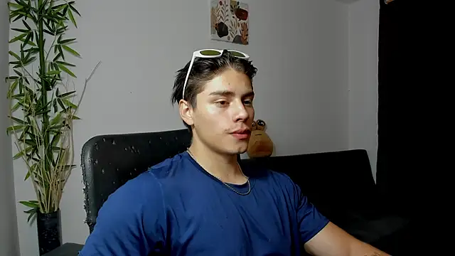 Snapshot of Giordano_Russo chatting on 02.14.25 Giordano Russo online show from 02.14.25