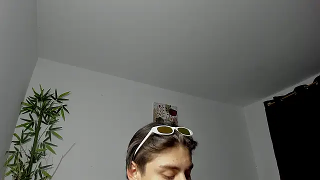 Snapshot of Giordano_Russo chatting on 02.16.25 Giordano Russo online show from 02.16.25