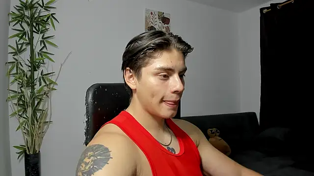 Snapshot of Giordano_Russo chatting on 02.22.25 Giordano Russo online show from 02.22.25