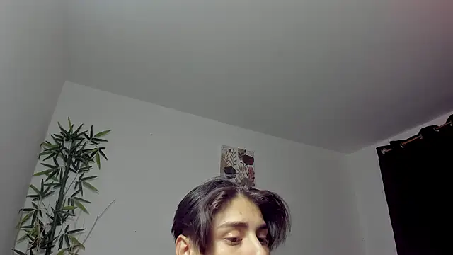 Snapshot of Giordano_Russo chatting on 02.28.25 Giordano Russo online show from 02.28.25