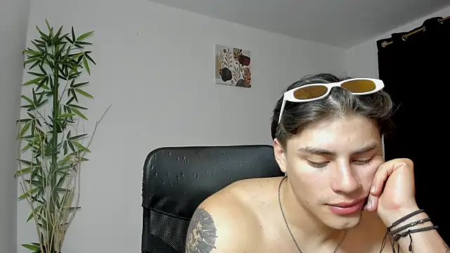 Snapshot of Giordano_Russo chatting on 03.05.25 Giordano Russo online show from 03.05.25