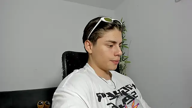 Snapshot of Giordano_Russo chatting on 03.15.25 Giordano Russo online show from 03.15.25