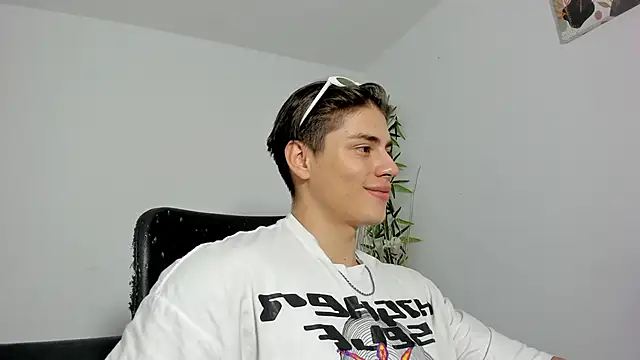 Snapshot of Giordano_Russo chatting on 03.15.25 Giordano Russo online show from 03.15.25